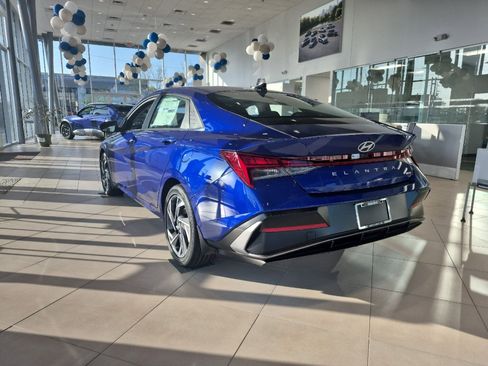 New 2025 Hyundai Elantra Limited FWD image 6