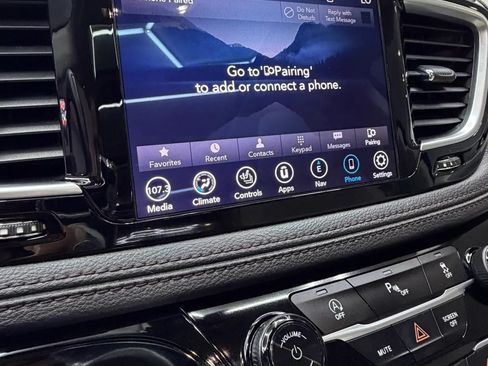 Used 2020 Chrysler Pacifica Limited FWD image 19