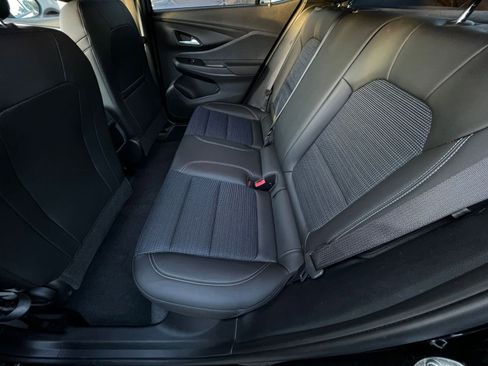 Used 2025 Buick Envista Preferred image 25