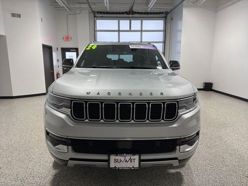 Used 2024 Jeep Wagoneer L Series II w/ Flexible Seating Group AWD/4WD image 7