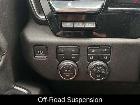 Used 2024 Chevrolet Silverado 2500 High Country w/ High Country Premium Package AWD/4WD image 28