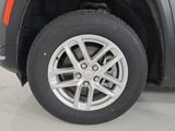 Used 2023 Jeep Grand Cherokee L Laredo image 3