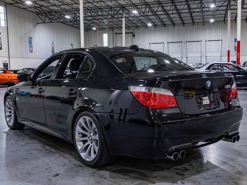 Used 2006 BMW M5 RWD image 4