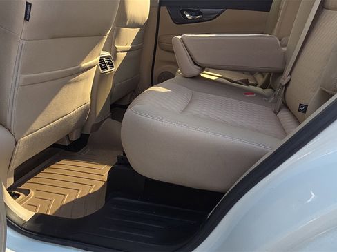 Used 2018 Nissan Rogue SV image 22