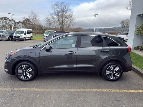 Used 2022 Kia Niro EX image 2