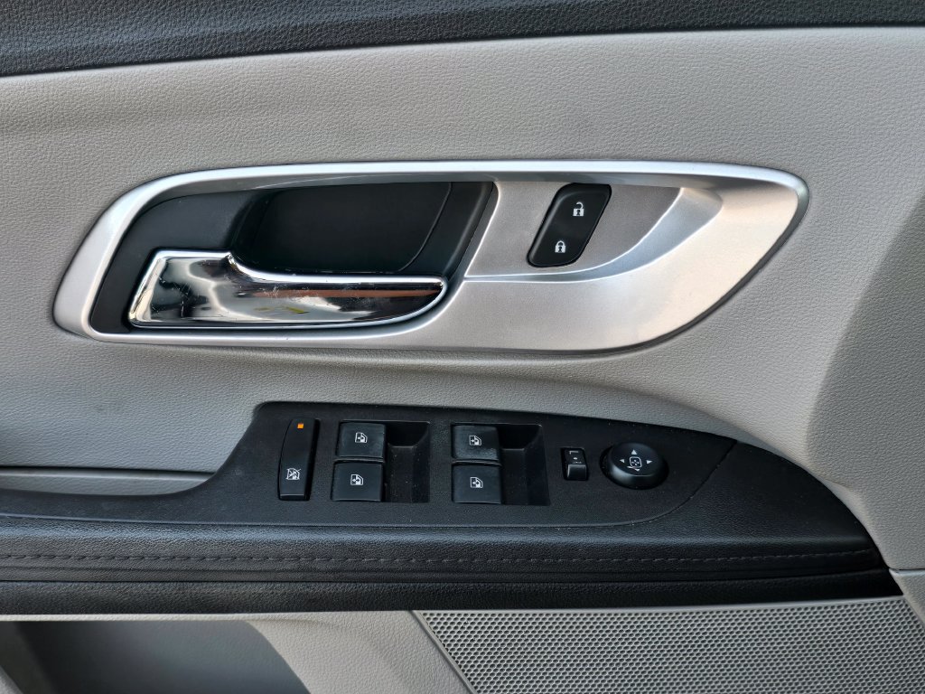 Certified 2017 Chevrolet Equinox Premier w/ Enhanced Convenience Package FWD image 24
