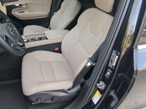 Used 2026 Volvo XC90 B6 Plus w/ Protection Package Premier AWD/4WD image 57