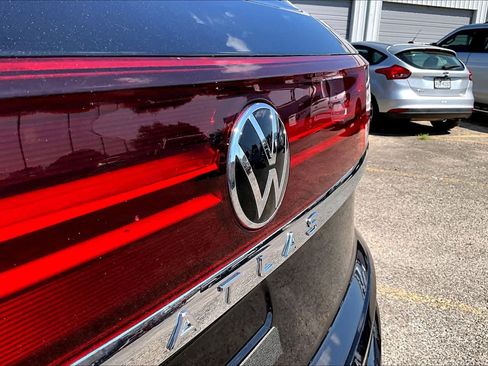 Used 2024 Volkswagen Atlas Cross Sport SE FWD image 31