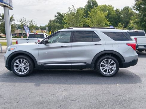 Used 2023 Ford Explorer XLT w/ Equipment Group 202A RWD image 7