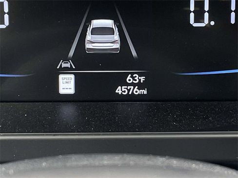 Certified 2025 Hyundai Elantra Sport image 21