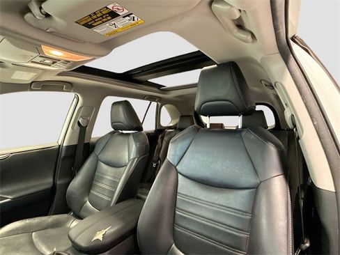 Used 2019 Toyota RAV4 Limited image 20