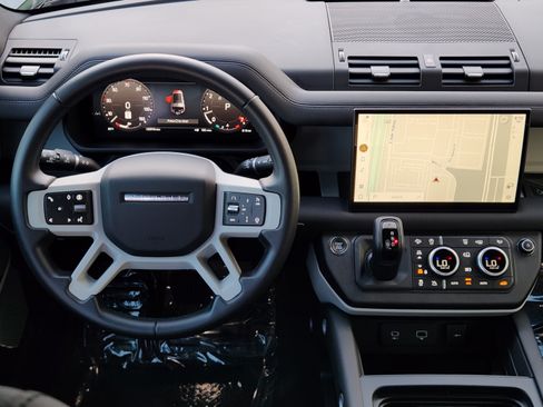 Certified 2024 Land Rover Defender 130 X-Dynamic SE AWD/4WD image 23
