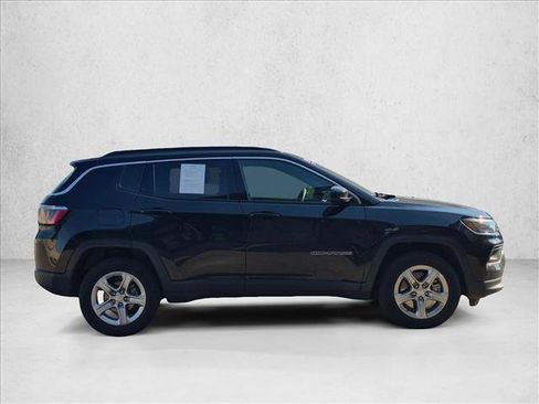 Used 2024 Jeep Compass Latitude AWD/4WD image 4