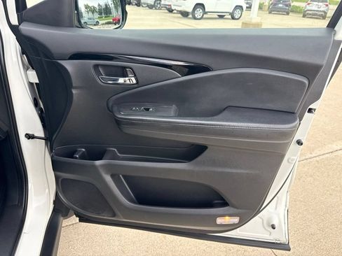 Used 2018 Honda Pilot Touring image 24