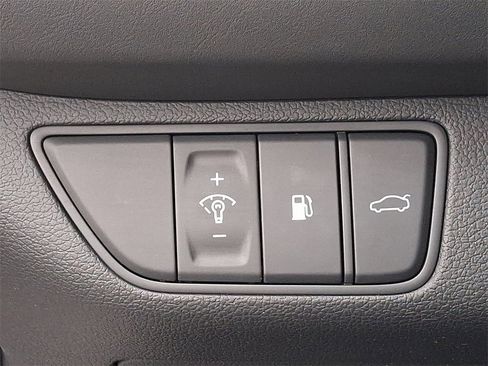 Used 2023 Genesis G70 2.0T image 27