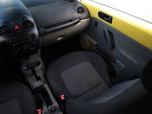 Used 2005 Volkswagen Beetle GL FWD image 17