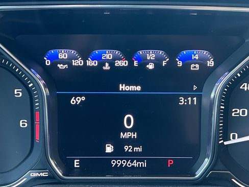 Used 2021 GMC Yukon SLT w/ SLT Luxury Package image 2