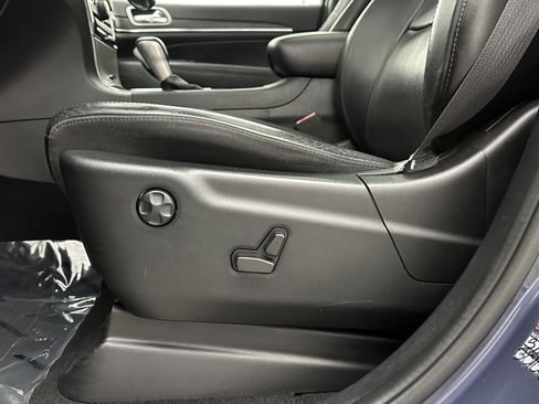 Used 2021 Jeep Grand Cherokee Limited w/ Luxury Group II image 14