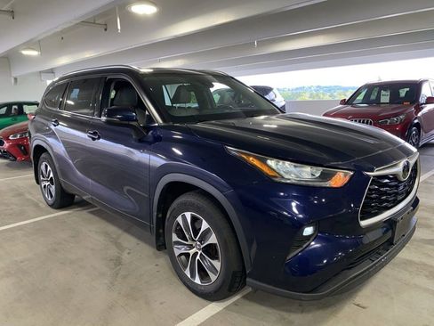 Used 2020 Toyota Highlander XLE AWD/4WD image 6