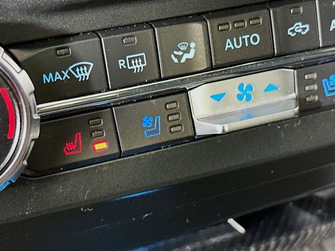 Used 2022 Ford F250 Platinum w/ FX4 Off-Road Package image 20