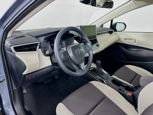 Used 2025 Toyota Corolla LE image 9