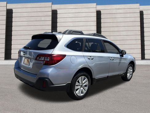 Used 2019 Subaru Outback 2.5i Premium AWD/4WD image 5