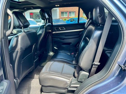 Used 2019 Ford Explorer XLT w/ Equipment Group 202A AWD/4WD image 14