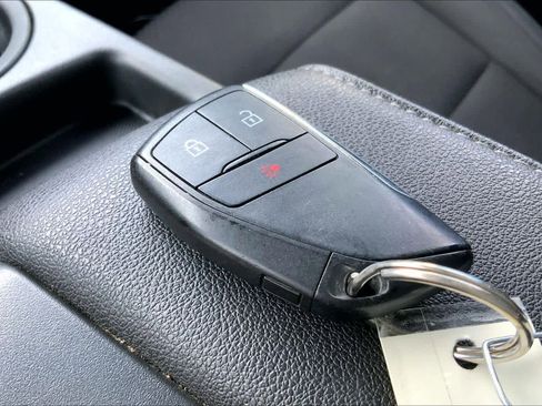 Used 2024 Chevrolet Silverado 2500 Custom image 14