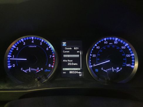 Used 2019 Toyota Highlander LE AWD/4WD image 23