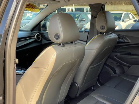 Used 2025 Chevrolet Trax ACTIV w/ Sunroof Package image 25