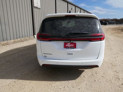 New 2026 Chrysler Pacifica Select