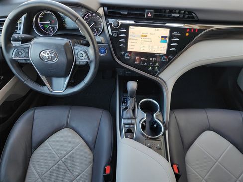 Used 2019 Toyota Camry XLE image 26