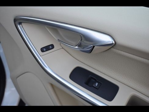 Used 2014 Volvo XC60 T6 image 33