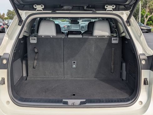 Used 2021 Toyota Highlander Limited FWD image 13