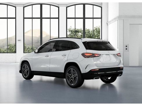 Used 2025 Mercedes-Benz GLA 250 4MATIC image 29