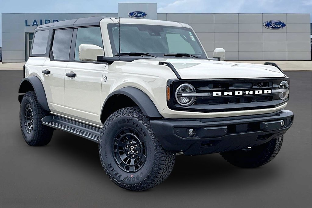 New 2026 Ford Bronco Outer Banks w/ Sasquatch Package AWD/4WD image 2