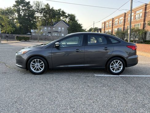 Used 2015 Ford Focus SE FWD image 6
