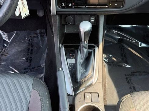 Used 2017 Toyota Corolla LE w/ Carpet Mat Package (TMS) FWD image 18
