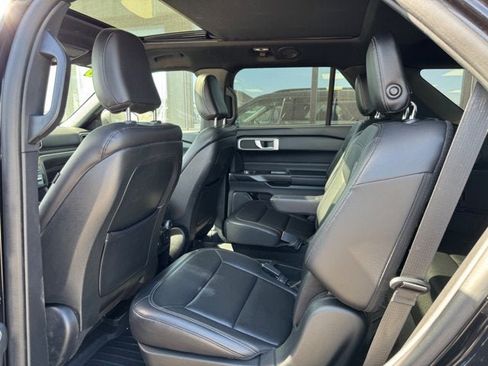 Used 2020 Ford Explorer XLT w/ Equipment Group 202A AWD/4WD image 9
