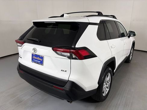 Used 2019 Toyota RAV4 XLE FWD image 8