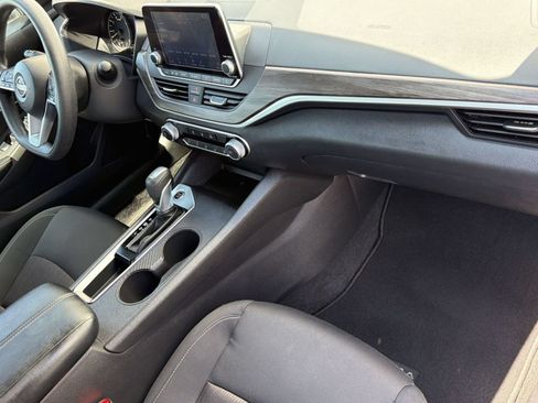 Used 2025 Nissan Altima 2.5 SV FWD image 35