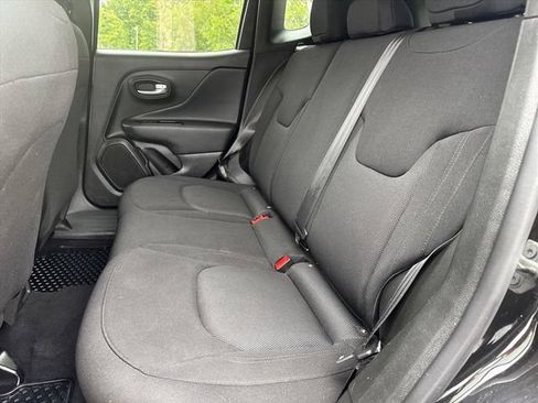 Used 2023 Jeep Renegade Latitude AWD/4WD image 16