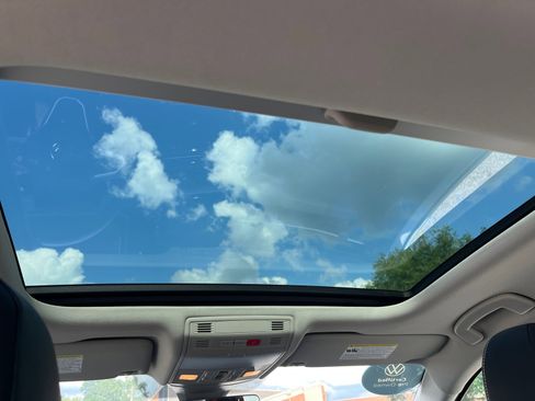 Certified 2025 Volkswagen Jetta SEL image 20