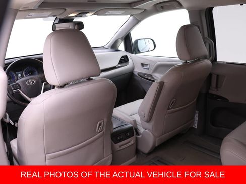 Used 2019 Toyota Sienna XLE image 10
