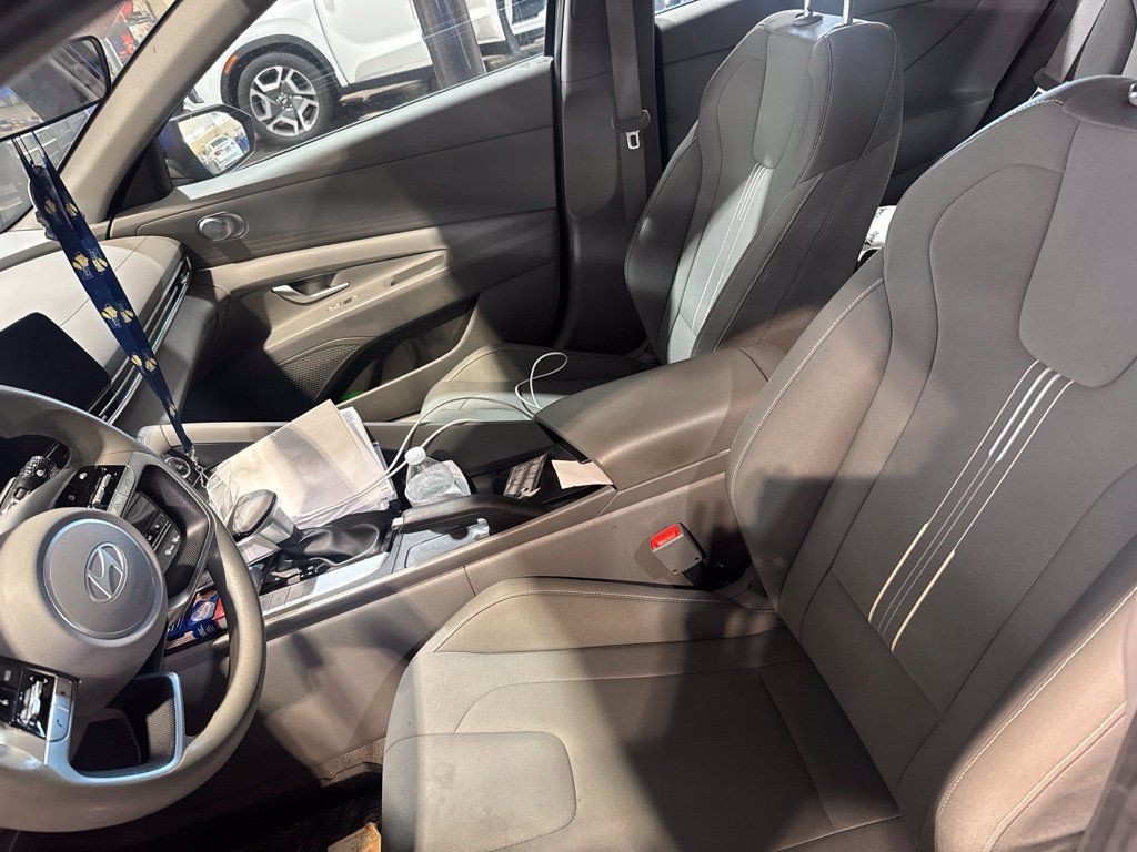 Used 2024 Hyundai Elantra SEL FWD image 3