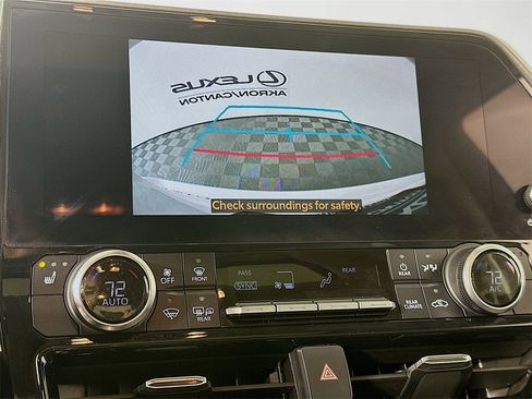 Used 2023 Toyota Highlander XLE image 17