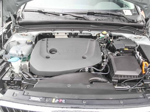 Used 2025 Volvo XC40 B5 Core image 29