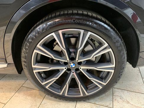 Used 2022 BMW X7 xDrive40i w/ M Sport Package AWD/4WD image 11