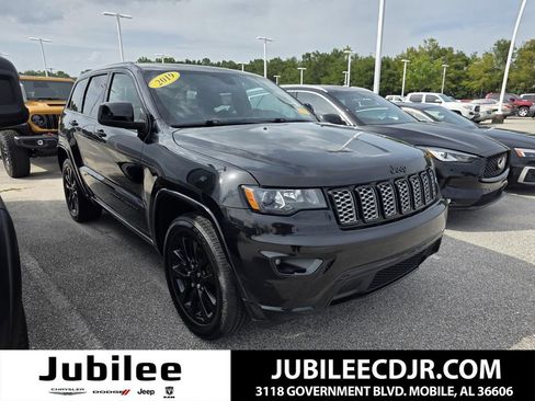 Used 2019 Jeep Grand Cherokee Altitude RWD image 1
