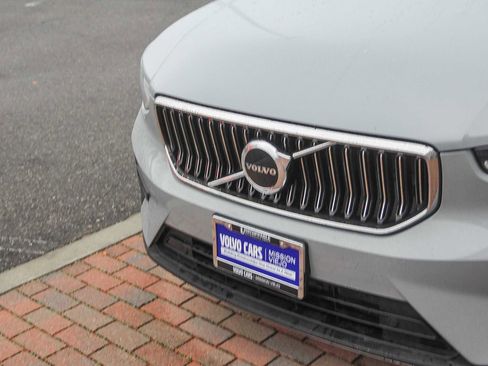 Used 2025 Volvo XC40 B5 Core image 13